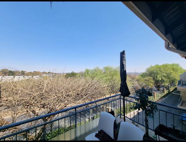 2 BEDROOM APARTMENT SOLD IN BRYANSTON